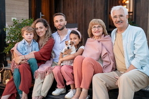 Existenzieller Schaden im näheren, sozialen Umfeld, vor allem in der Familie (engere Verwandtschaft) oder Partnerschaft (Existenzielles Risiko) 